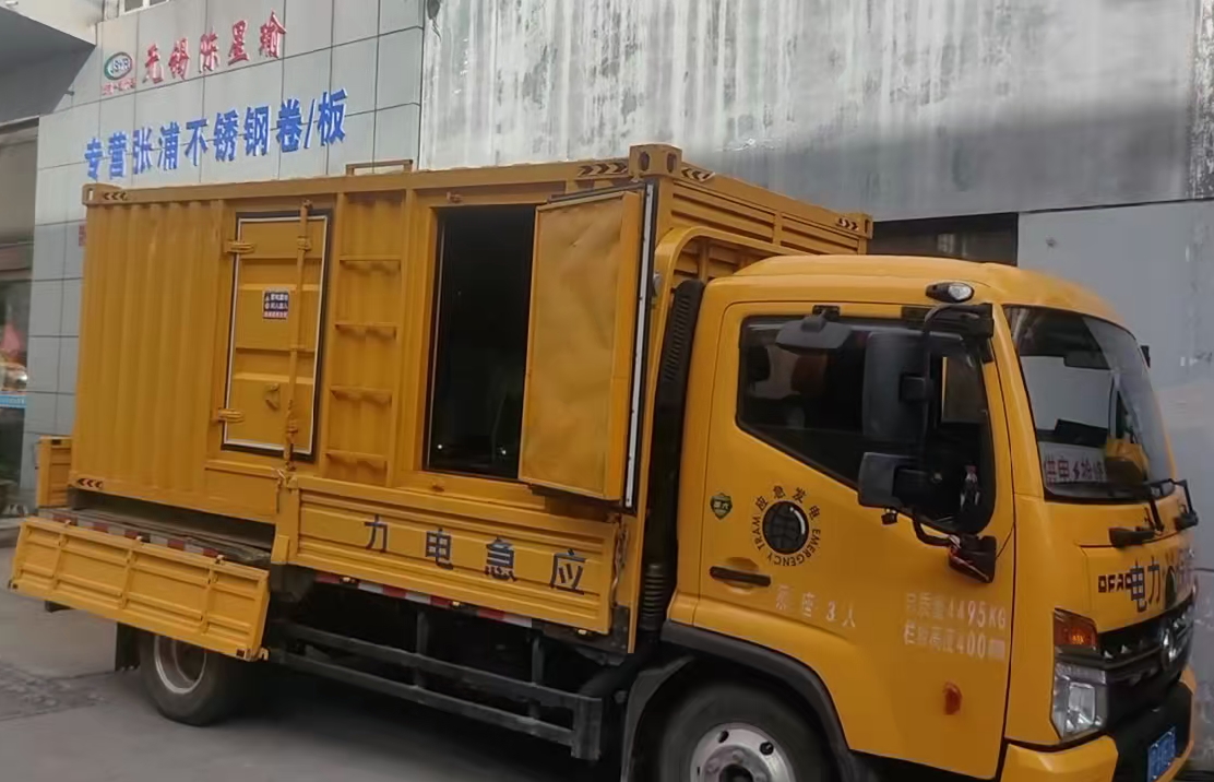 南部柴油发电机组负载测试时应如何监控机组的运行状态？