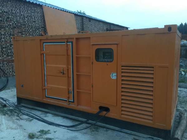 南部发电机组长期使用中，电缆线的敷设路径有哪些要求？